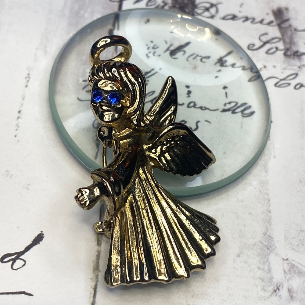 Vintage goldtone blue eyed rhinestones angel pin